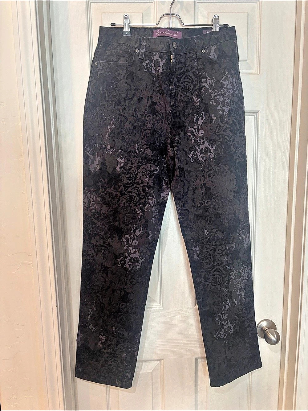 Gloria Vanderbilt Floral Straight Leg Jeans Black Waist 19 Like New Size 10